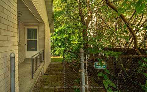 Photo 6 at 15 Artinger Court, Don Mills, Toronto