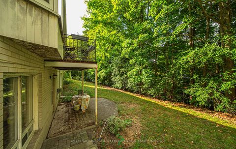Photo 7 at 15 Artinger Court, Don Mills, Toronto