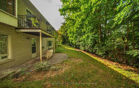 Photo 8 at 15 Artinger Court, Don Mills, Toronto