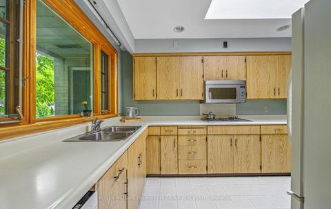 Photo 12 at 15 Artinger Court, Don Mills, Toronto