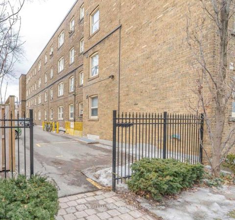 Photo 3 at 303 - 114 Vaughan Road, Cedarvale, Toronto