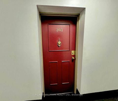 Photo 6 at 303 - 114 Vaughan Road, Cedarvale, Toronto