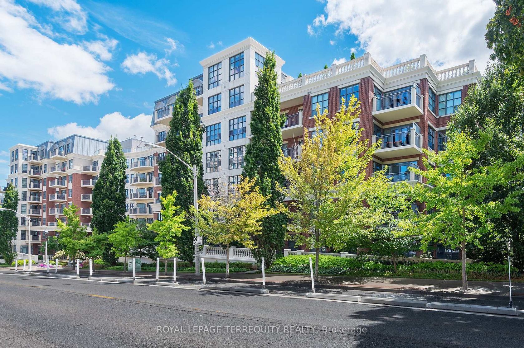 414 - 2855 Bloor Street W, Queensway, Toronto 