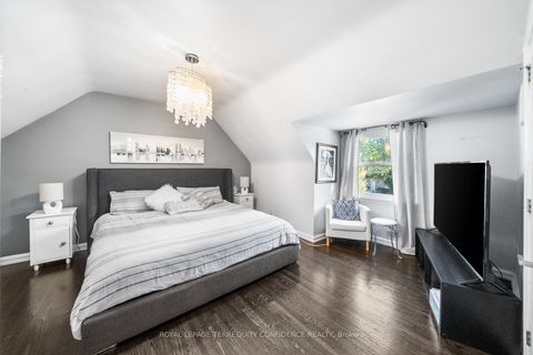 Photo 13 at 45 Glenborough Park Crescent, Newtonbrook West, Toronto