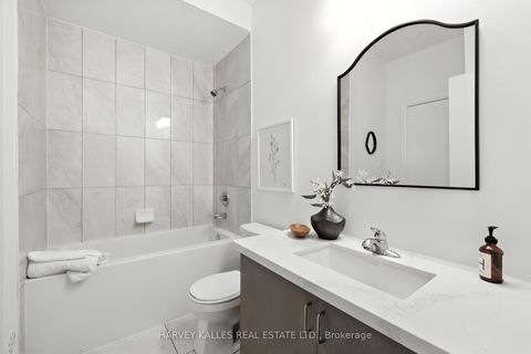Photo 16 at 37 Arianna Crescent, Patterson, Vaughan
