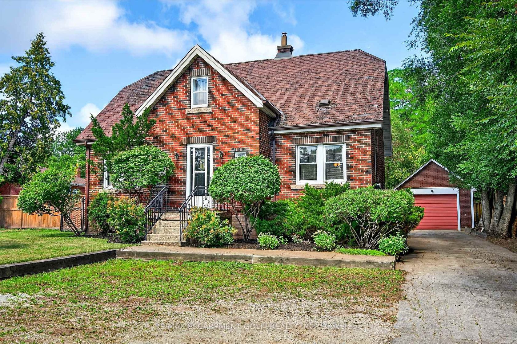 1025 KING Road, LaSalle, Burlington 