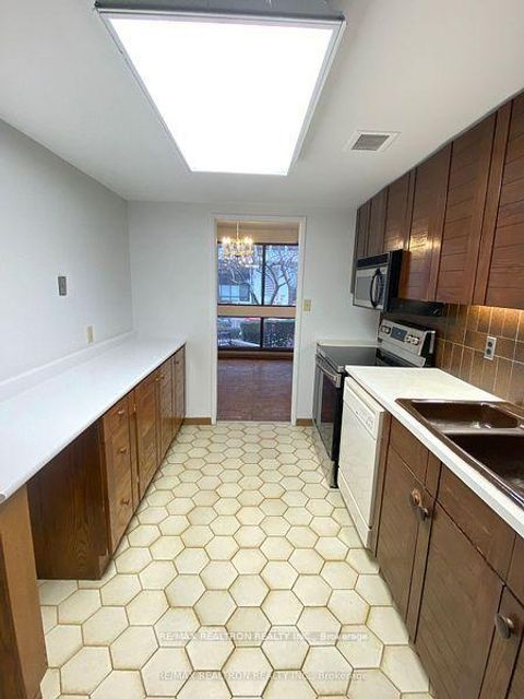 Photo 9 at 115 - 349 St Clair Avenue W, Casa Loma, Toronto