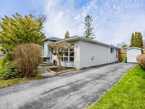Photo 2 at 220 Catalina Drive, Guildwood, Toronto