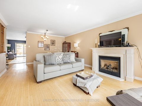 Photo 4 at 220 Catalina Drive, Guildwood, Toronto