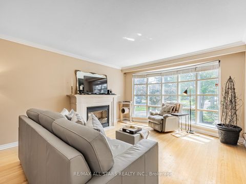 Photo 9 at 220 Catalina Drive, Guildwood, Toronto