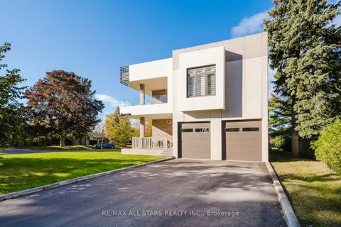 Photo 1 at 26 Lancer Drive, Maple, Vaughan