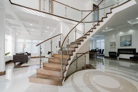 Photo 3 at 26 Lancer Drive, Maple, Vaughan