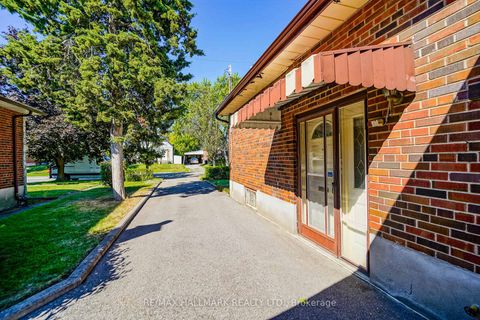 Photo 10 at 97 Vauxhall Drive, Dorset Park, Toronto