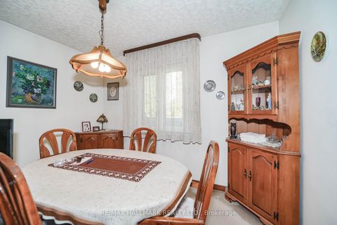 Photo 13 at 97 Vauxhall Drive, Dorset Park, Toronto