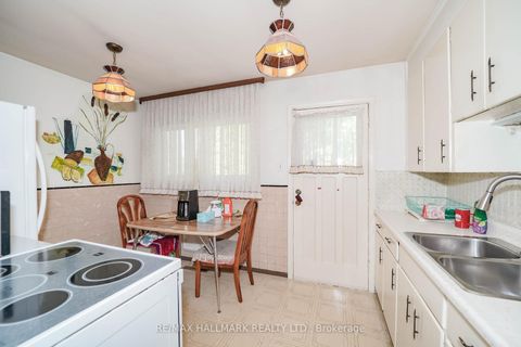 Photo 14 at 97 Vauxhall Drive, Dorset Park, Toronto