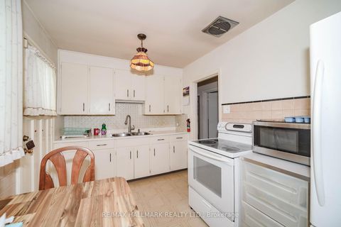 Photo 16 at 97 Vauxhall Drive, Dorset Park, Toronto