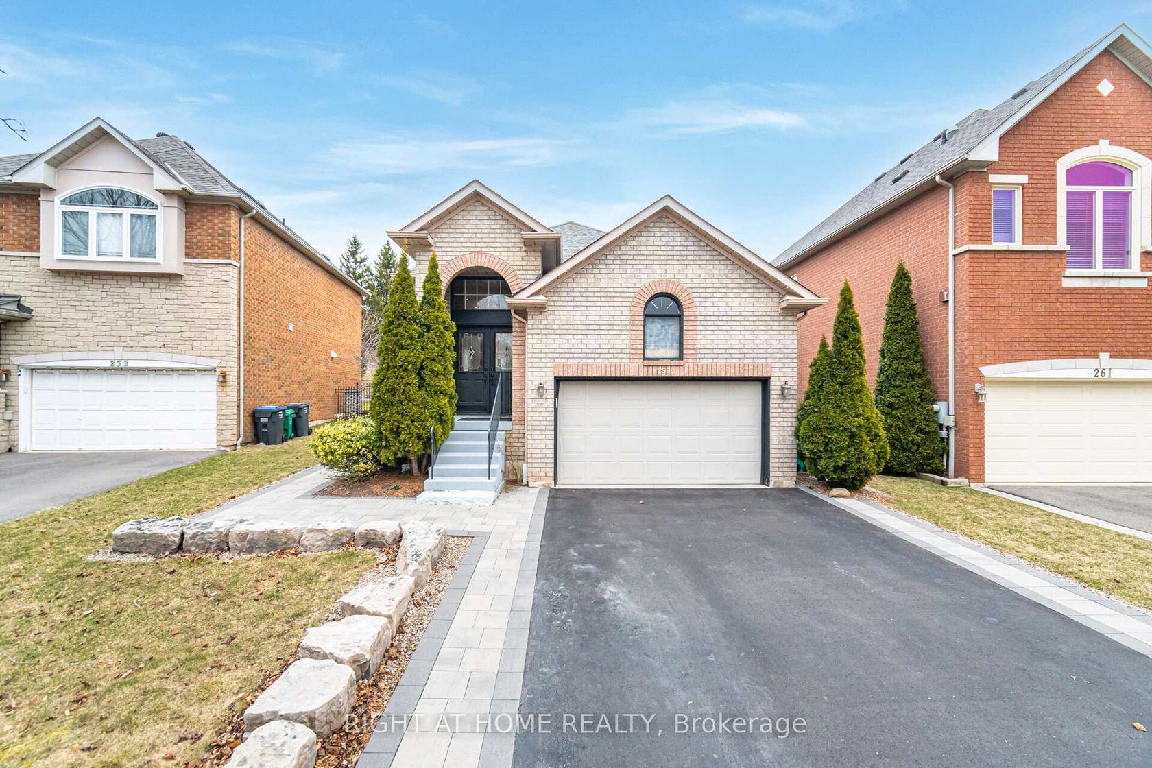 257 Anthony Avenue, Hurontario, Mississauga by Loree Meneguzzi Real Estate 257 Anthony Avenue, Hurontario, Mississauga