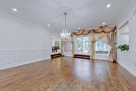 Photo 8 at 305 Woodland Acres Crescent, Rural Vaughan, Vaughan