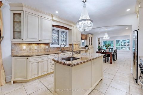 Photo 15 at 305 Woodland Acres Crescent, Rural Vaughan, Vaughan