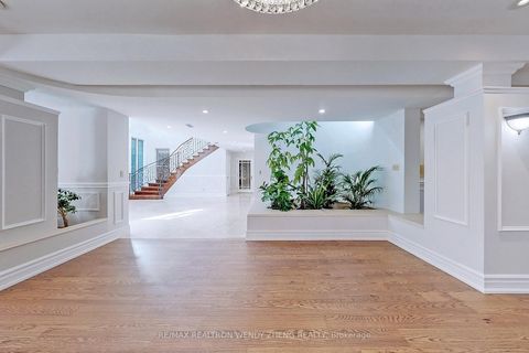 Photo 29 at 305 Woodland Acres Crescent, Rural Vaughan, Vaughan
