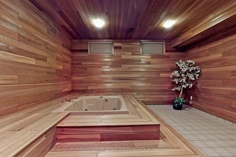 Photo 32 at 305 Woodland Acres Crescent, Rural Vaughan, Vaughan