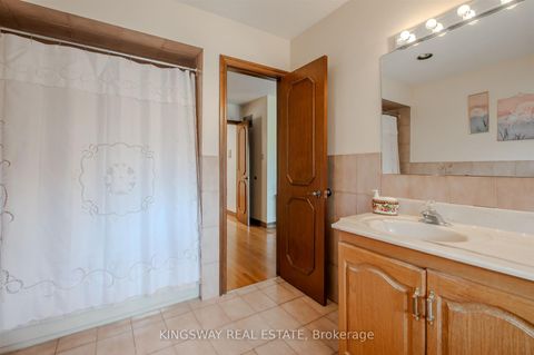 Photo 22 at 27 Mulholland Avenue, Glen Park, Toronto