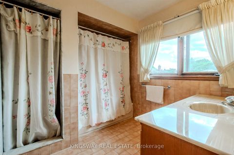 Photo 27 at 27 Mulholland Avenue, Glen Park, Toronto