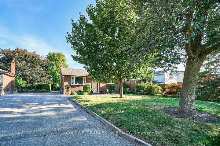Photo 2 at 657 Balmoral Drive, McLaughlin, Oshawa