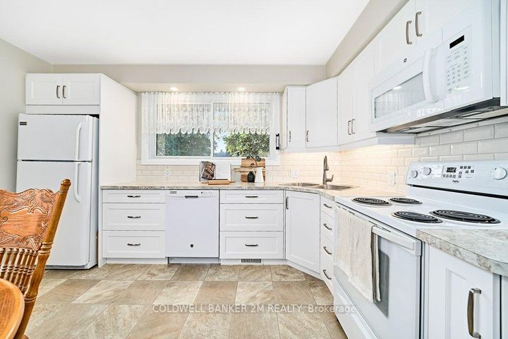 Photo 8 at 657 Balmoral Drive, McLaughlin, Oshawa
