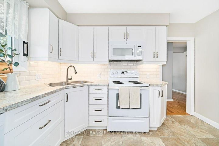 Photo 9 at 657 Balmoral Drive, McLaughlin, Oshawa