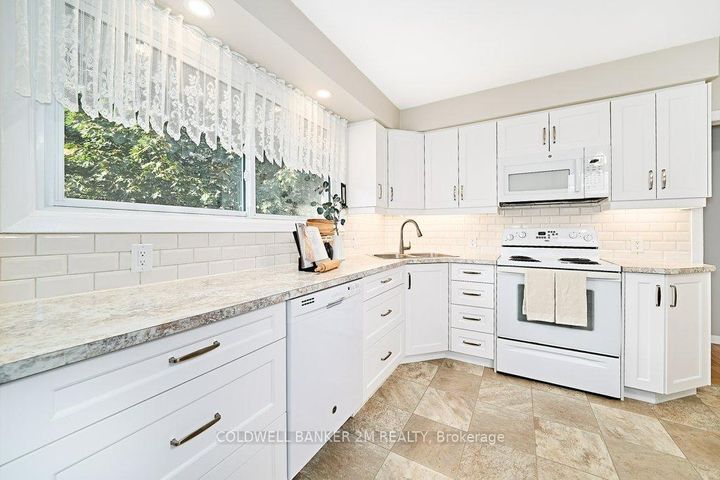 Photo 10 at 657 Balmoral Drive, McLaughlin, Oshawa
