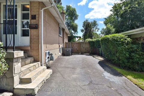 Photo 3 at 63 Alpaca Drive, Woburn, Toronto