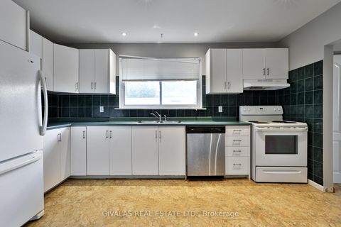 Photo 7 at 63 Alpaca Drive, Woburn, Toronto