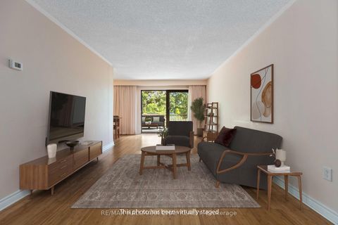 Photo 5 at 67 Heatherside Drive, L'Amoreaux, Toronto