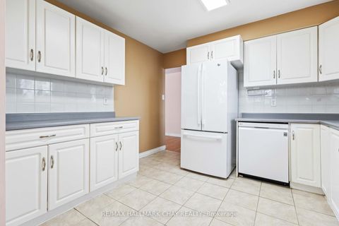 Photo 10 at 67 Heatherside Drive, L'Amoreaux, Toronto