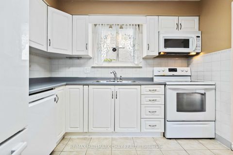 Photo 11 at 67 Heatherside Drive, L'Amoreaux, Toronto