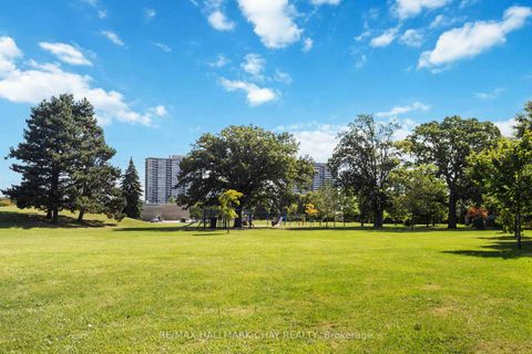 Photo 31 at 67 Heatherside Drive, L'Amoreaux, Toronto
