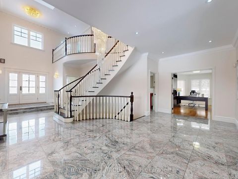 Photo 2 at 25 Brookshill Crescent, Bayview Hill, Richmond Hill