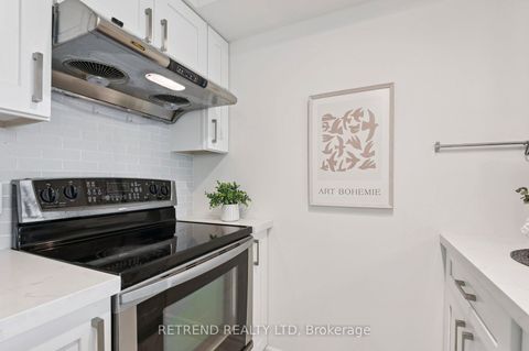 Photo 5 at 411 - 15 Greenview Avenue, Newtonbrook West, Toronto