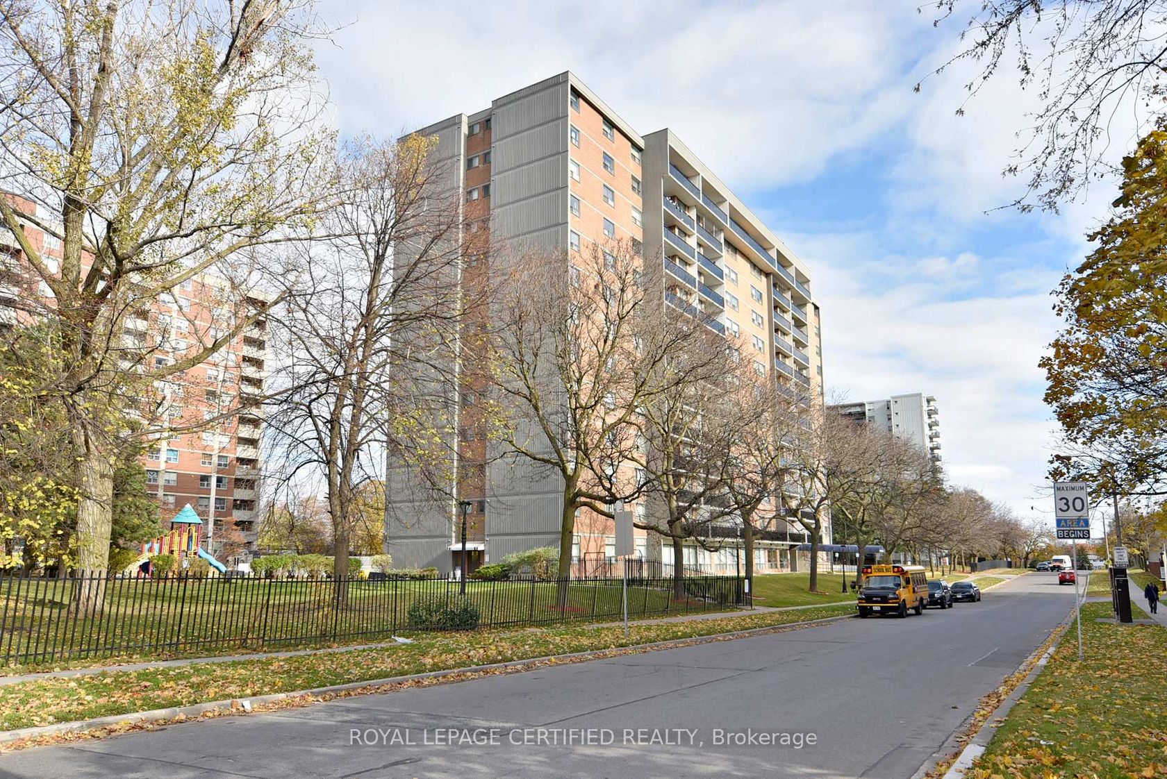 905 - 20 Gilder Drive, Eglinton East, Toronto by Loree Meneguzzi Real Estate 905 - 20 Gilder Drive, Eglinton East, Toronto