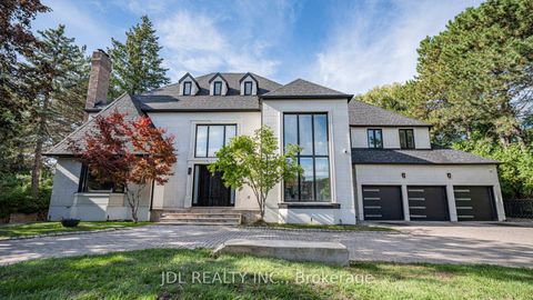 Photo 2 at 19 Fifeshire Road, Windfields, Toronto