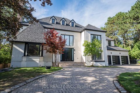 Photo 3 at 19 Fifeshire Road, Windfields, Toronto