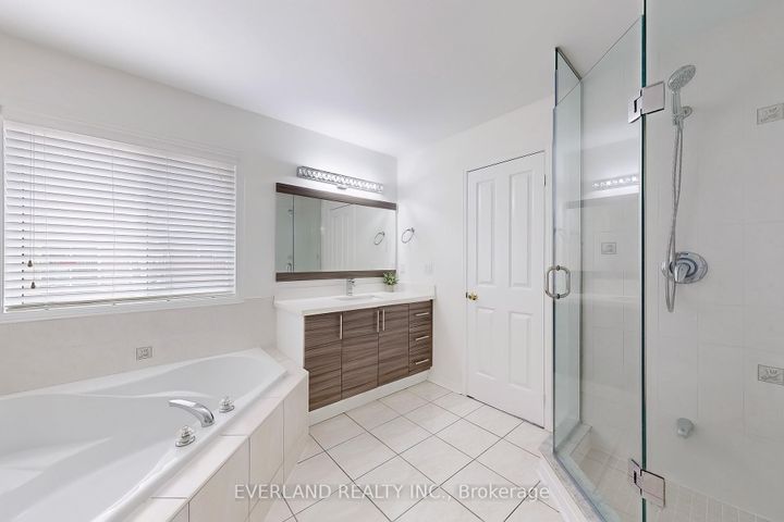 Photo 5 at 118 Orchard Hill Boulevard, Berczy, Markham