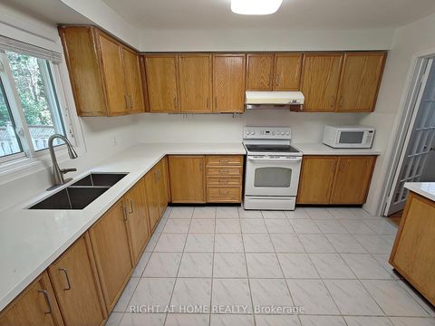 Photo 9 at 116 Cooperage Crescent, Westbrook, Richmond Hill
