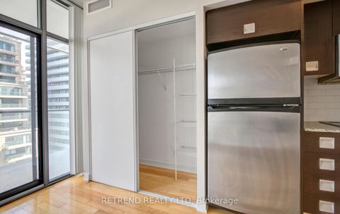 Photo 4 at 1010 - 33 Charles Street E, Yonge Corridor, Toronto