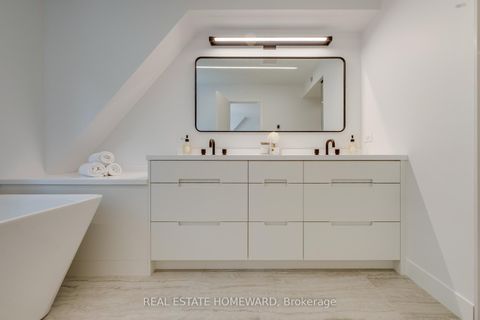 Photo 24 at 174 Kenilworth Avenue, The Beaches, Toronto
