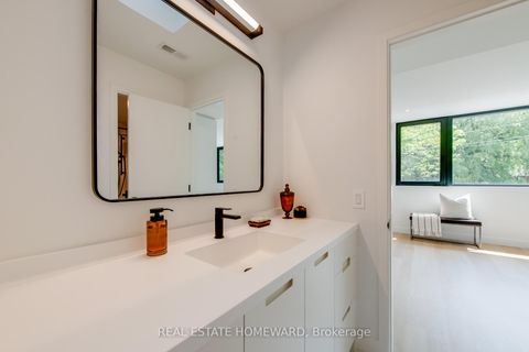 Photo 32 at 174 Kenilworth Avenue, The Beaches, Toronto