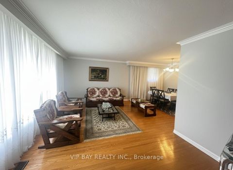 Photo 2 at 172 Pemberton Avenue, Newtonbrook East, Toronto