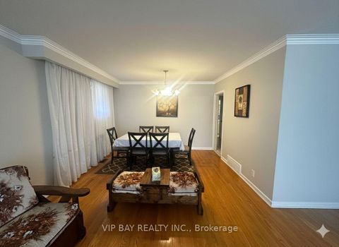 Photo 3 at 172 Pemberton Avenue, Newtonbrook East, Toronto