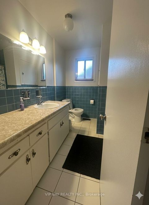 Photo 5 at 172 Pemberton Avenue, Newtonbrook East, Toronto